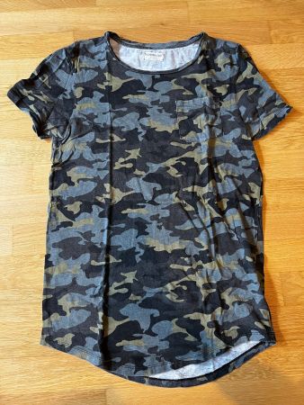 Modisches T-Shirt Militär Design (M)