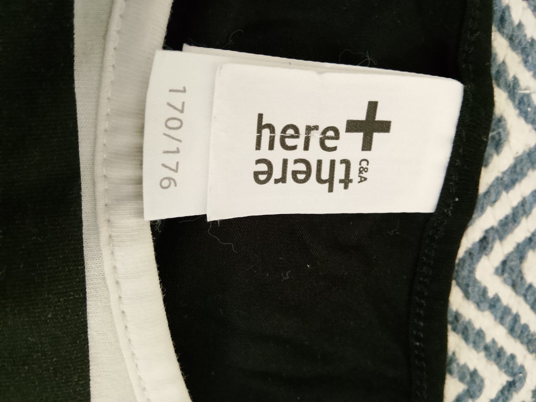 C&A Jacken: Schwarze Strickjacke mit Print-Shirt von C&A, Gr. 170/176 – Gebraucht aus Bellikon von MellonCollieMitTwint 1