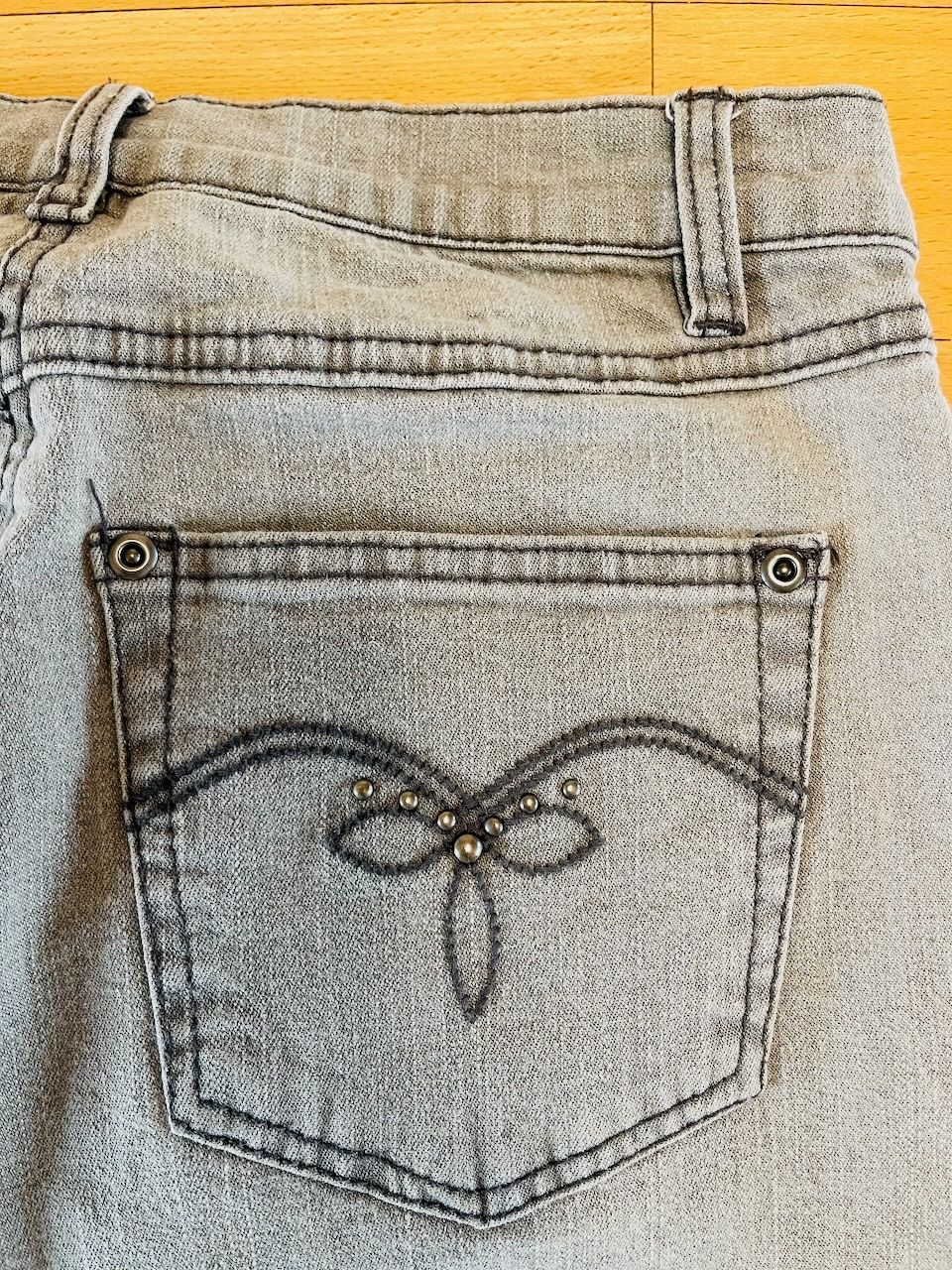 Jeans: hellgraue Jeans "Fair Lady" Gr. S – Usato da Winterthur venduto da 1956ingi 4