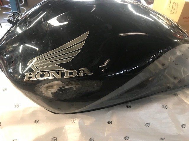 Honda Tutti i ricambio per moto: Honda CB600 Hornet Benzintank – Usato da Laupen BE venduto da ThePowerOfDreams1 2