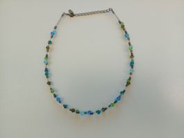 Halskette mit blauen und grünen Glas-Kristallen gebraucht