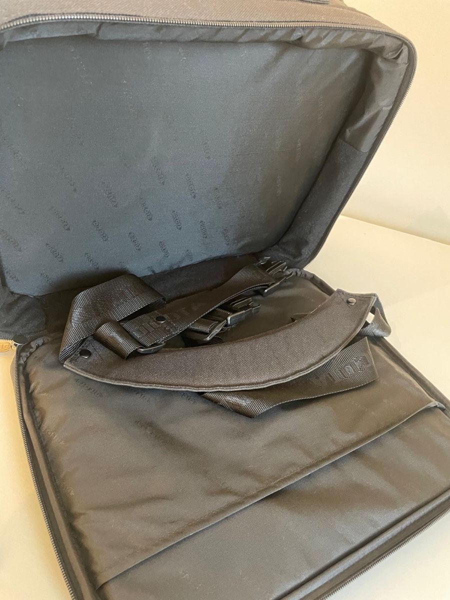 Borse: Schwarze Laptoptasche Dicota gepolstert – Usato da Basel venduto da Ch2005 4
