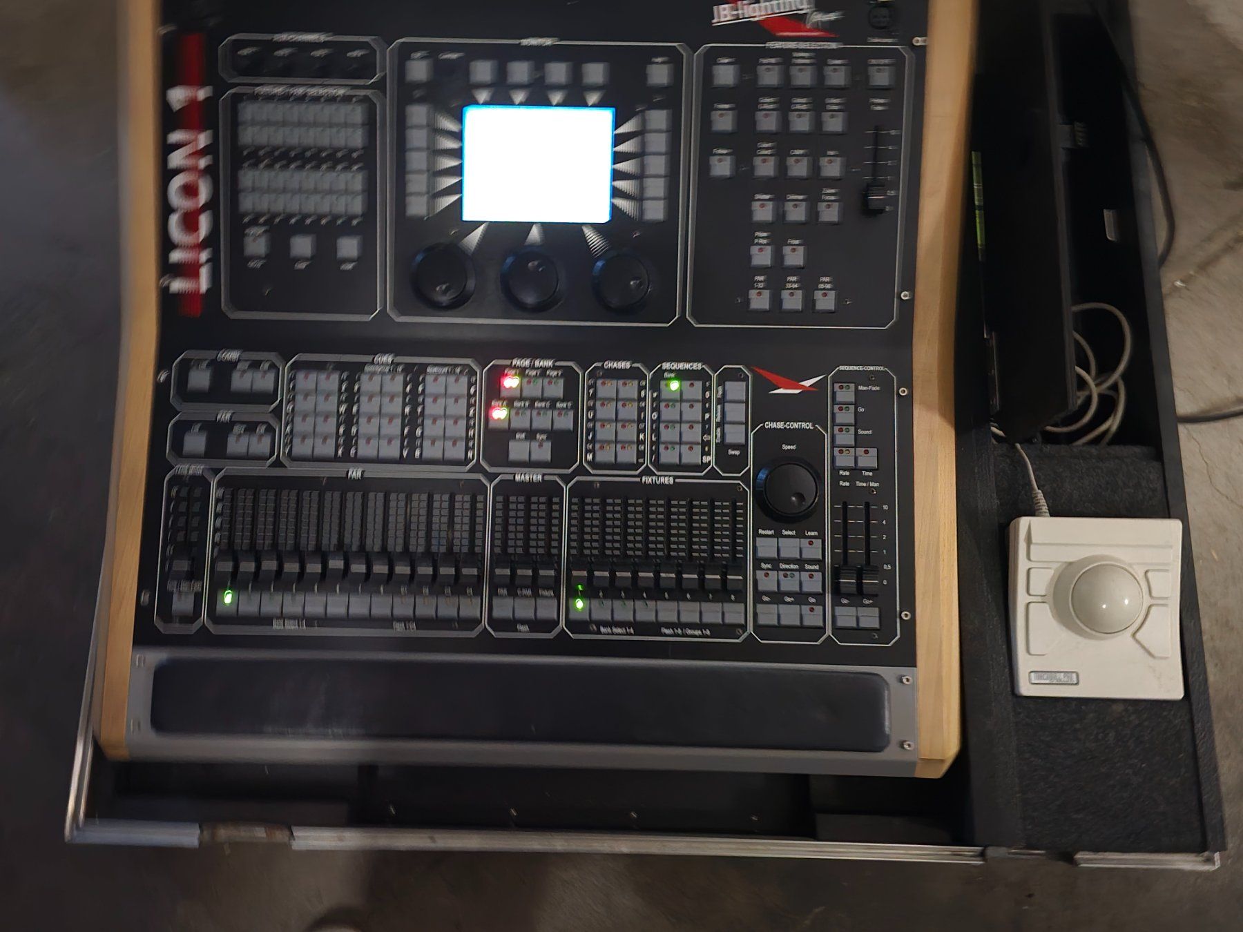Lampade: JB Lighting Licon 1  Light Controller + Flight Case – Usato da Zürich venduto da Roy-Events-Zurich