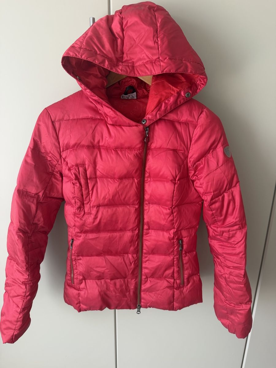 Armani Jacken: Armani rote Winterjacke Größe S  – Gebraucht aus Scherzingen von mar_vt2c