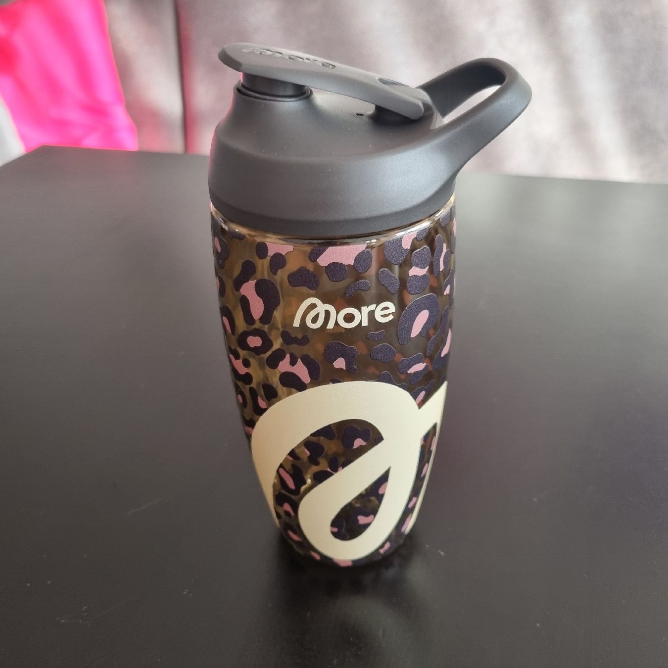 Gourdes & Thermos: More Nutrition Leo Shaker – Neuf avec emballage d'origine à Bülach par JadeW.86