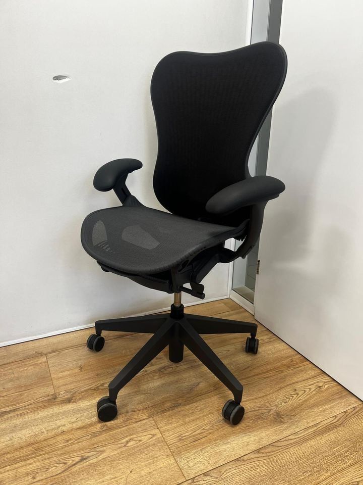 Herman Miller Sedie: Herman Miller Mirra 2 Graphite Butterfly Full Option – Usato da Purmerend venduto da Offeco 2