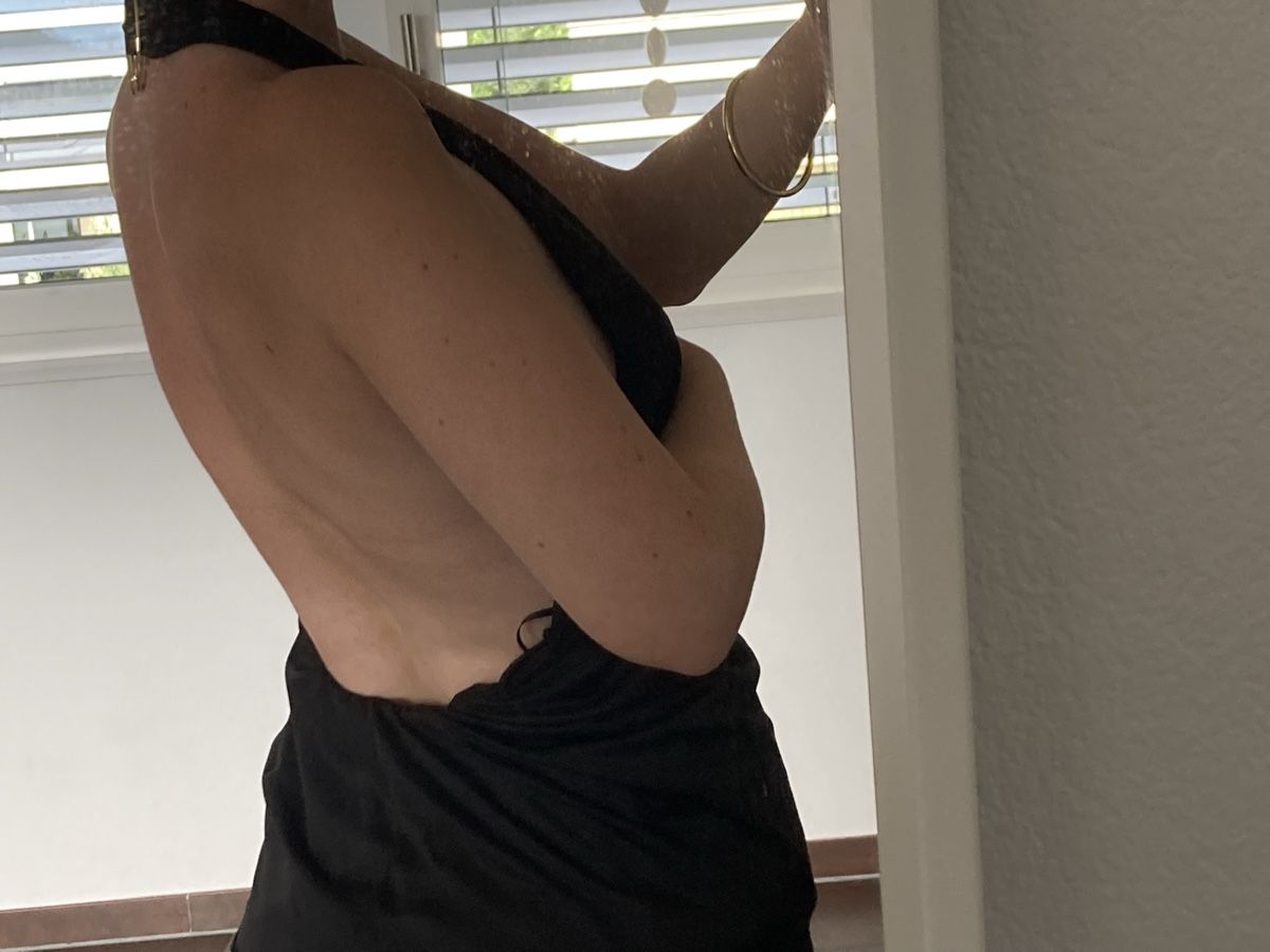 Zara Top: Rückenfreies Schwarzes Top – Usato da Ittigen venduto da len_q8qw 1