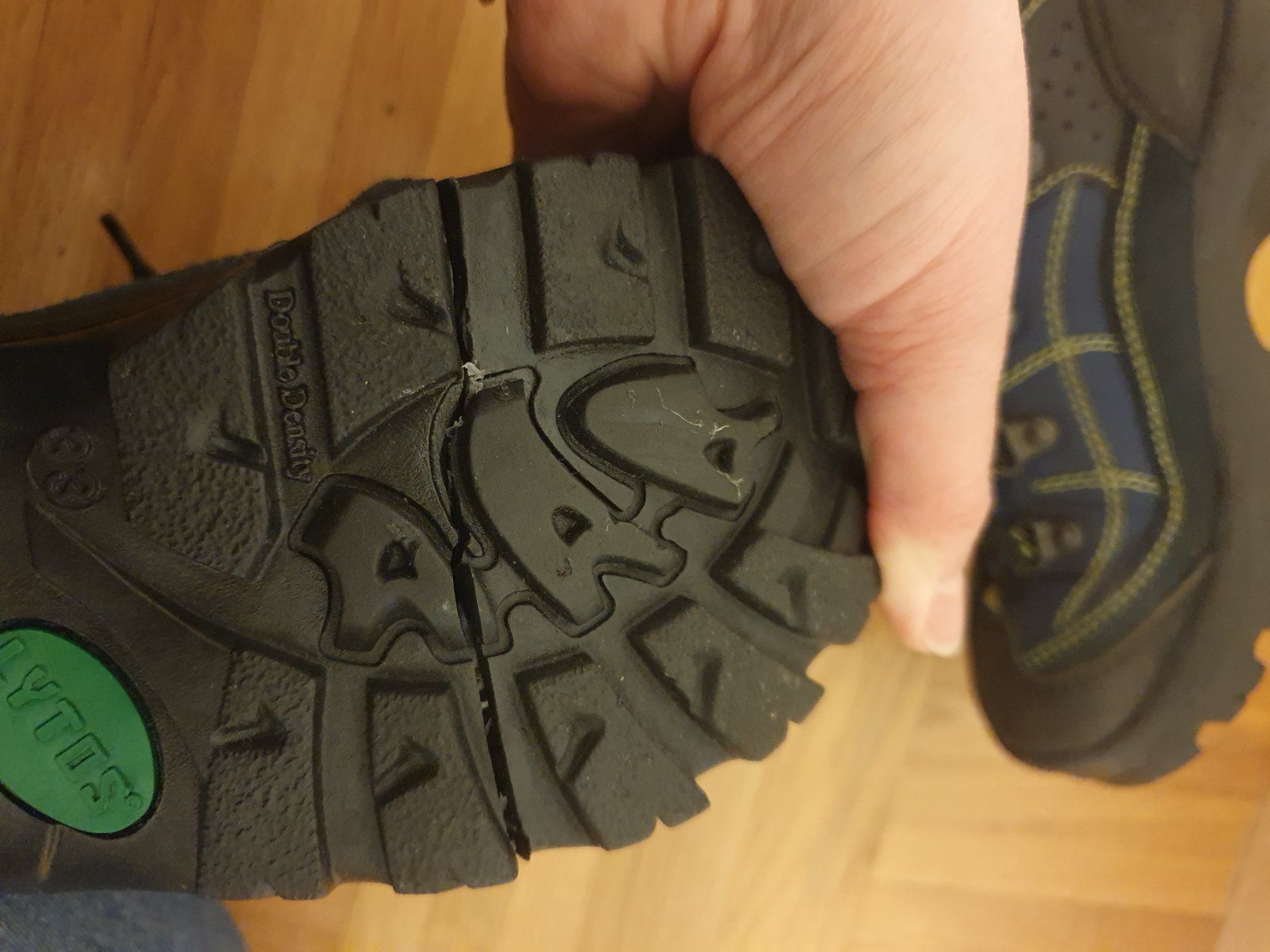Scarpe per ragazzi: Chaussures enfants pointure 33, déffectieux – Difettoso da Prilly venduto da RoDyRe 4