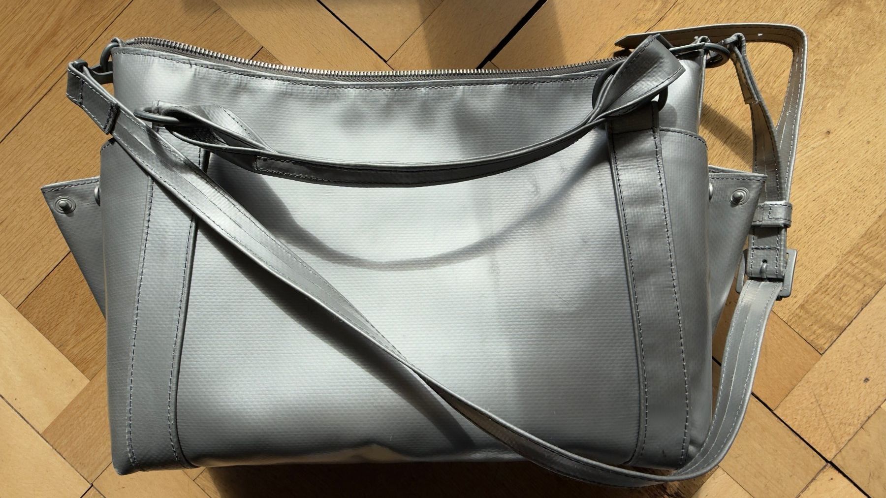Freitag Borse da donna: FREITAG R120 Austen - silberfarben – Nuovo (secondo la descrizione) da Bern venduto da MarieBrocante 2