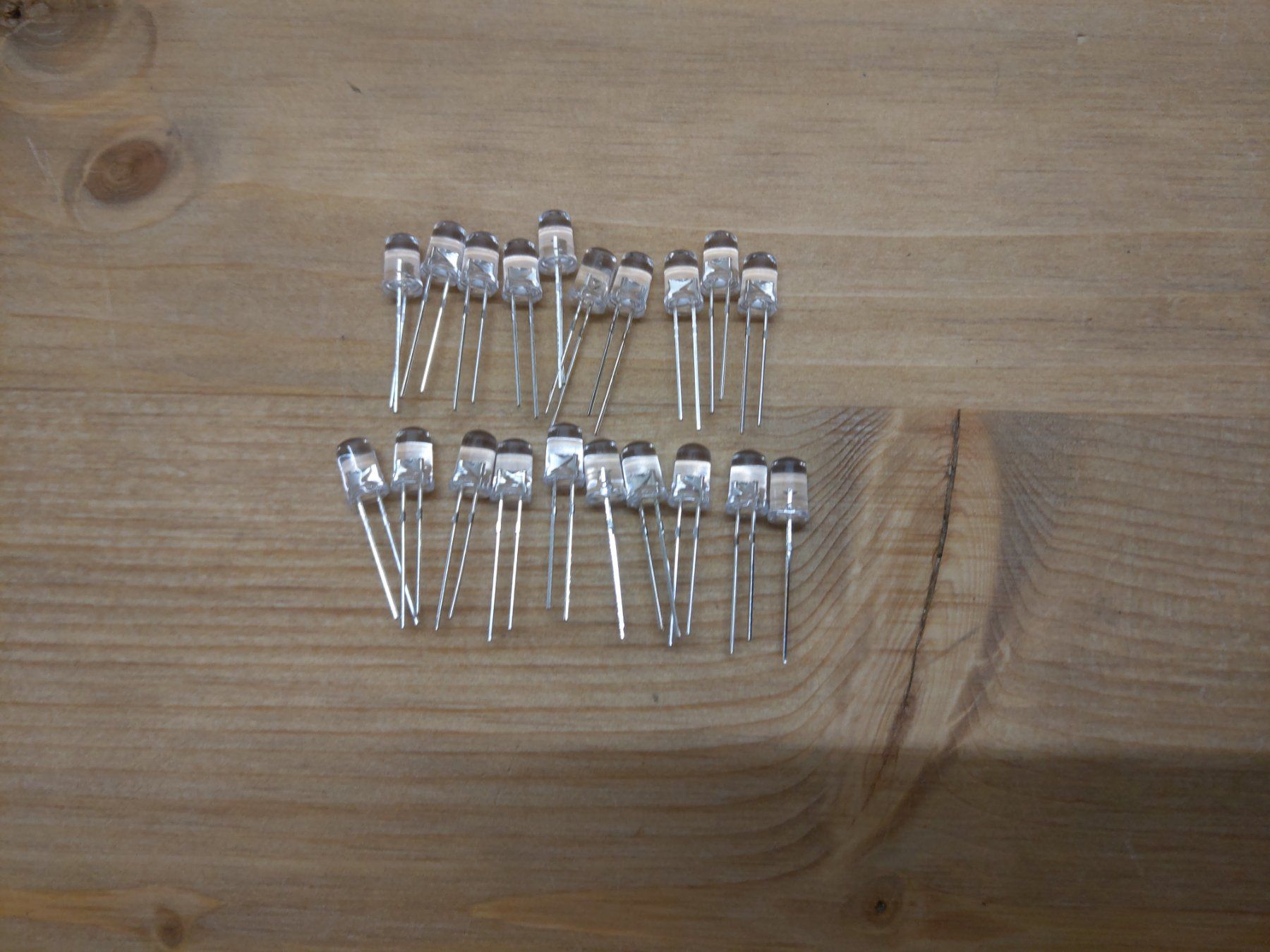 Componenti elettronici: LED Diode 5mm weiss hellgrün 15000-20000mcd 3Volt 20x – Nuovo e nell'imballaggio originale da Neunkirch venduto da MaElekt 1