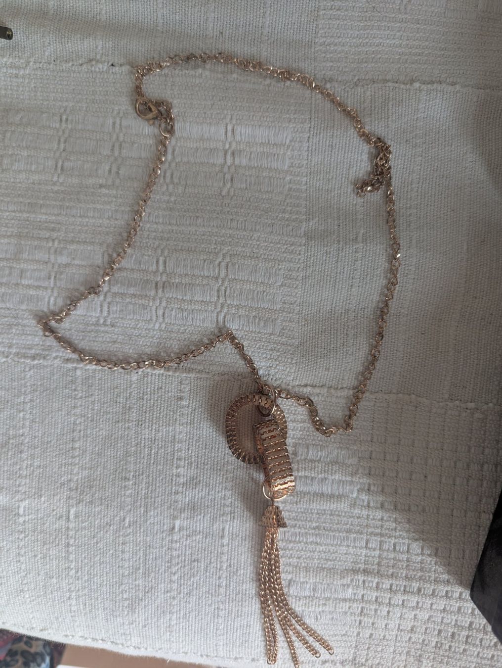 Ketten: Collier en métal couleur or rose – Gebraucht aus Lausanne von Nchiva