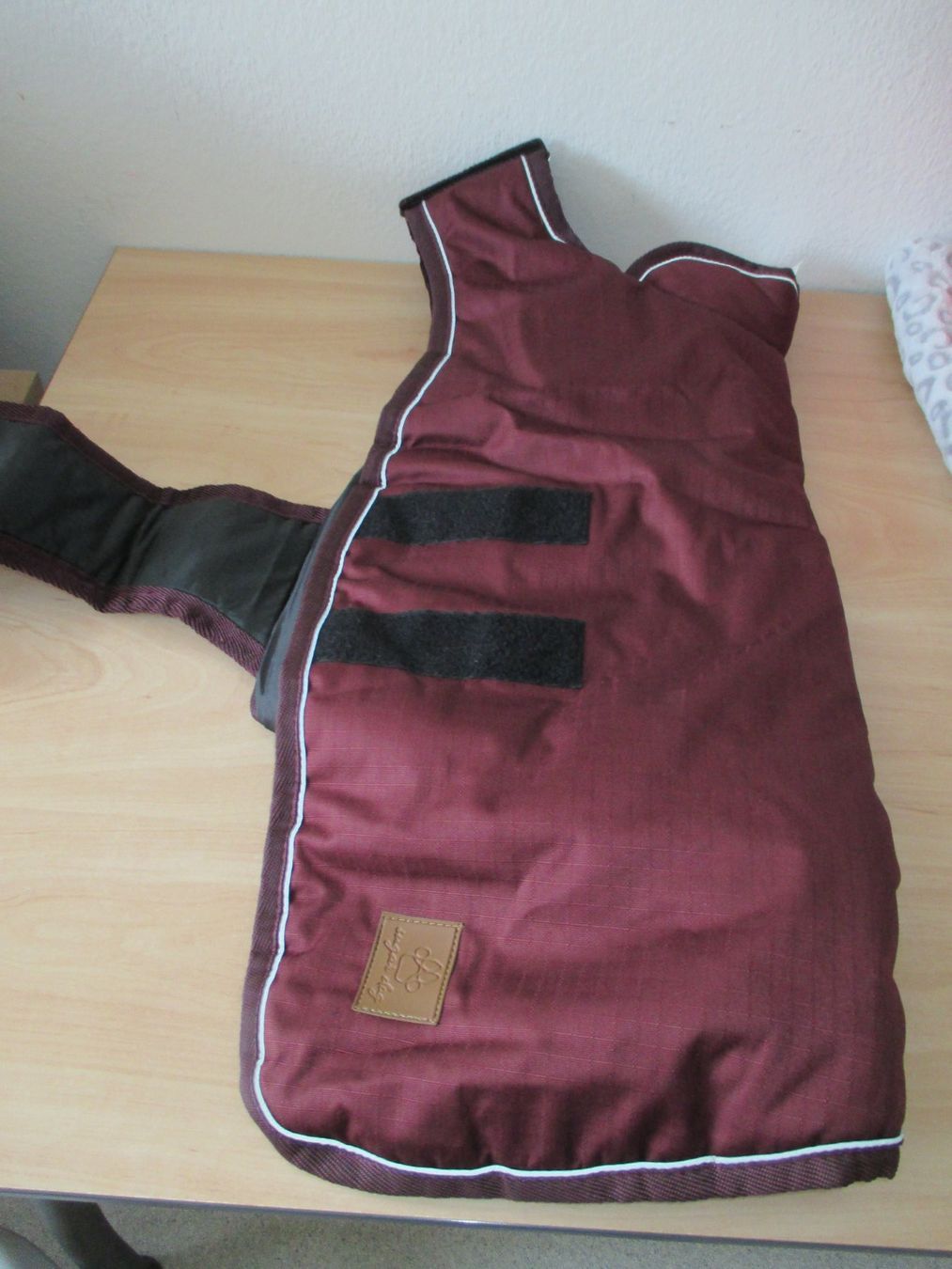 Abbigliamento: Wattierte Warme Hundemäntel Bordeaux Neu Gr.64cm oder 75cm – Nuovo e nell'imballaggio originale da Winterthur venduto da katzen07 2