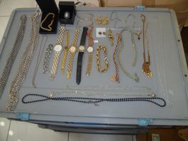 VINTAGE  SCHMUCK