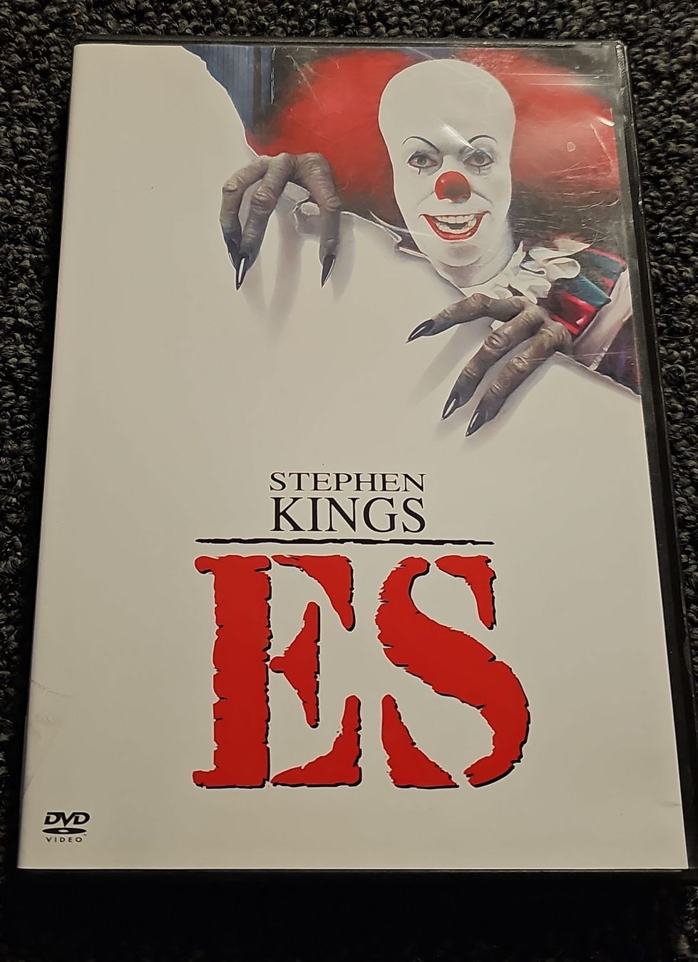 Tutti i DVDs: Stephen Kings ES (19558) – Usato da Ruswil venduto da jan_bxl5