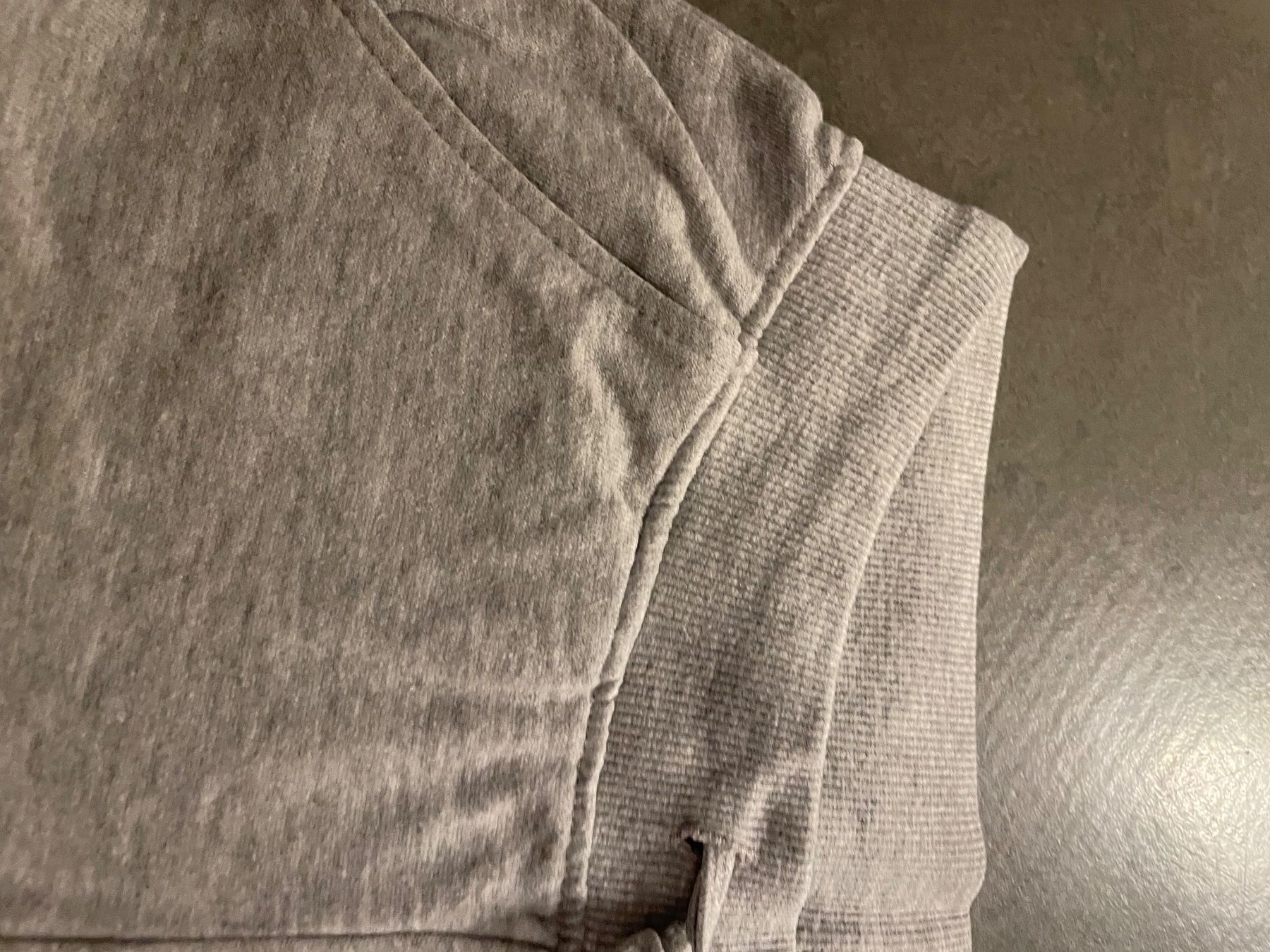 Guess Pantaloni: Guess kurze Hose – Usato da Zürich venduto da Ivona3 1