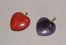 2 HERZANHÄNGER ROTER JASPIS / AMETHYST