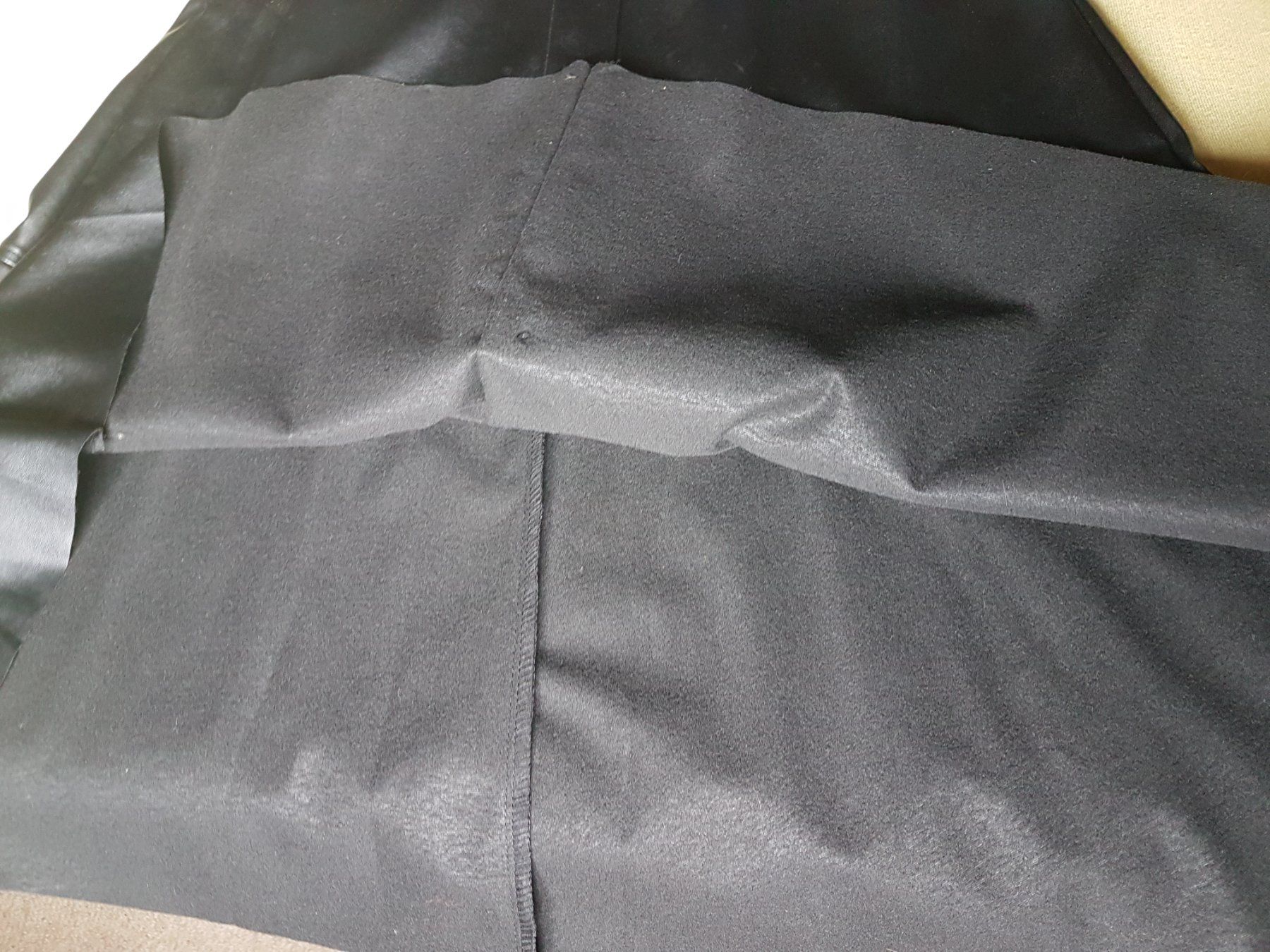 Shein Gonne: Jupe noire imitation cuir taille S marque Shein – Usato da Villiers venduto da san_jn5w 2