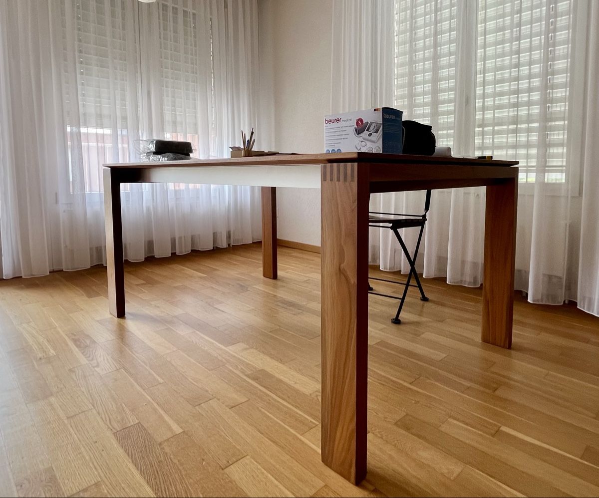 Tables: Massiver Holztisch / Esstisch  – D'occasion à Möriken AG par Libero013 1