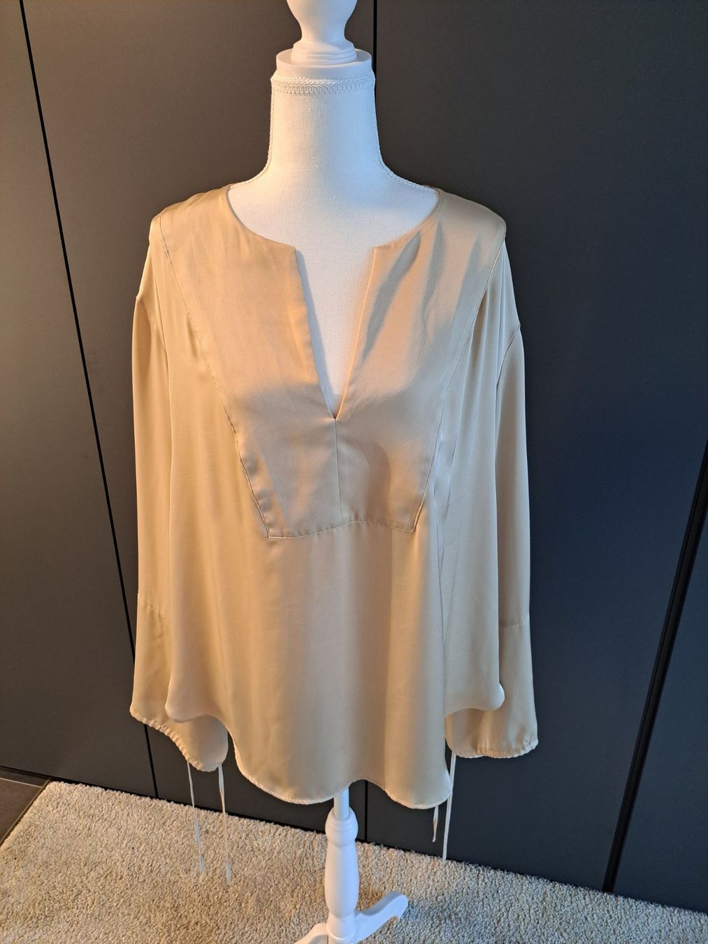 H&M Camicette: Satinbluse, Gold, Grösse L – Nuovo (secondo la descrizione) da La Neuveville venduto da Vestiaire_2011 1