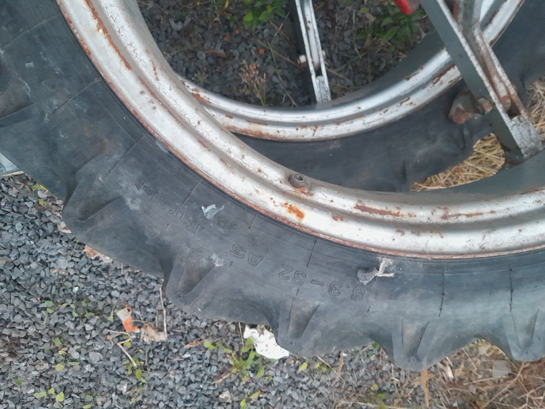 Continental Pneumatici & Ruote complete: Doppelrad 8.3-32 – Difettoso da Menzingen venduto da Staub-Landtechnik 2