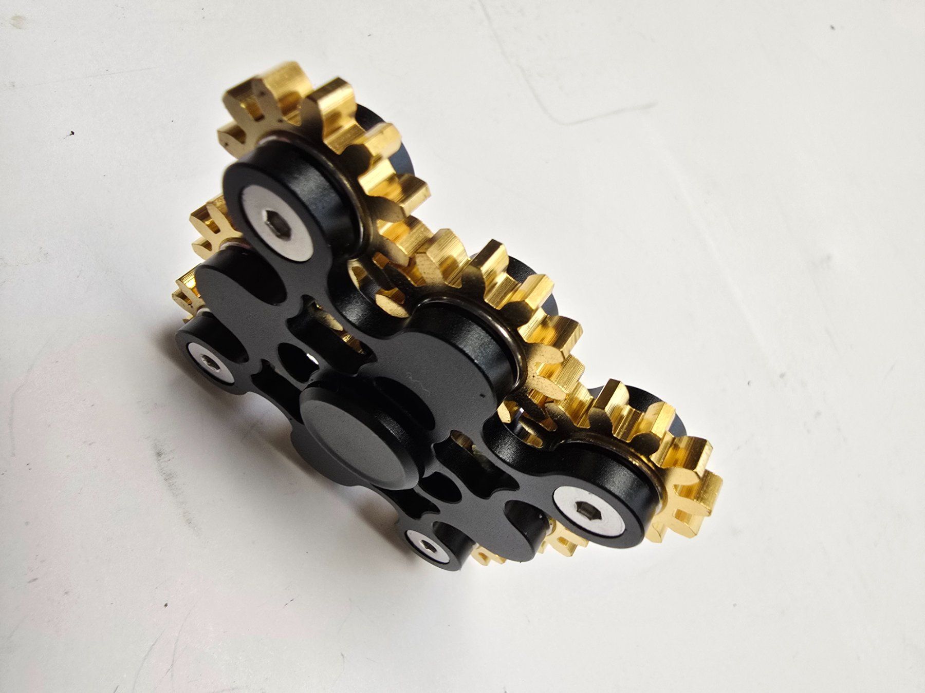 Jouets: Fidget-Spinner mit Messingzahnrädern – Neuf avec emballage d'origine à Balgach par Zwickau01 3