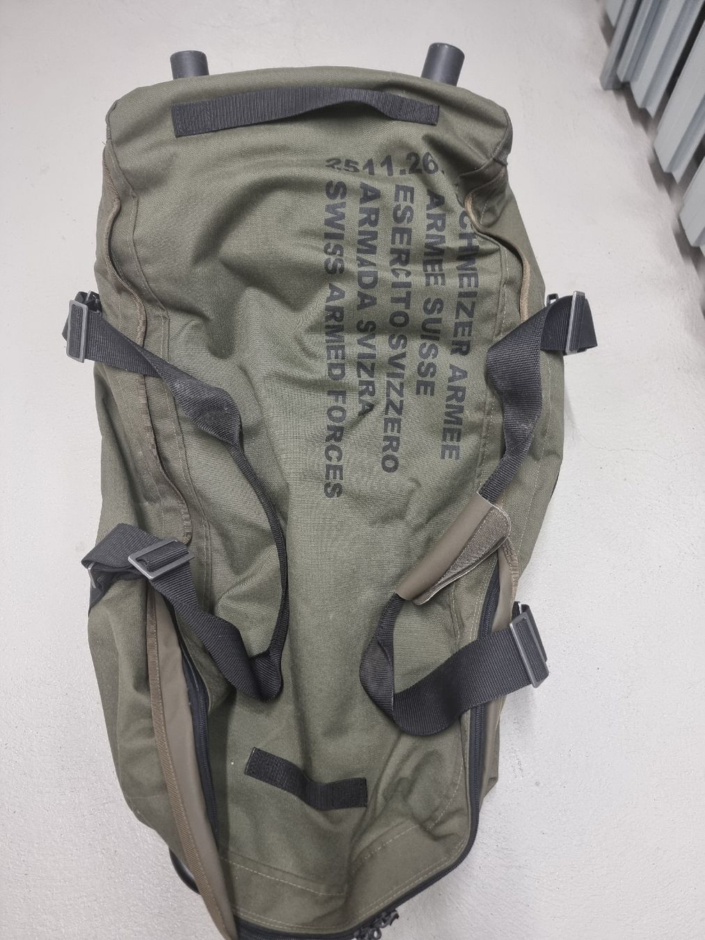 Valigie & Borse: Schweizer Armee  / Militär Trolley – Rollkoffer – Usato da Wohlen AG venduto da niki31 1