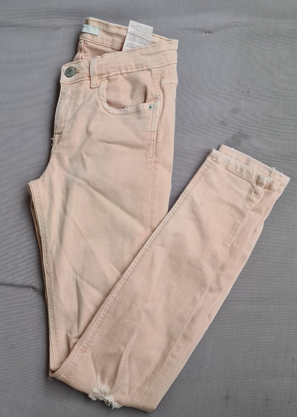 Zara Jeans: jeans Slim couleur saumon taille 34 – Gebraucht aus Genève von Saleena 1