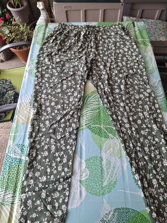 Pantalon fluide motif floral vert taille élastique L