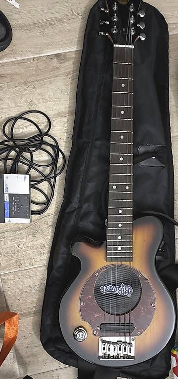 Strumenti musicali: Guitare électrique Pignose – Usato da La Tour-de-Peilz venduto da SuperSol