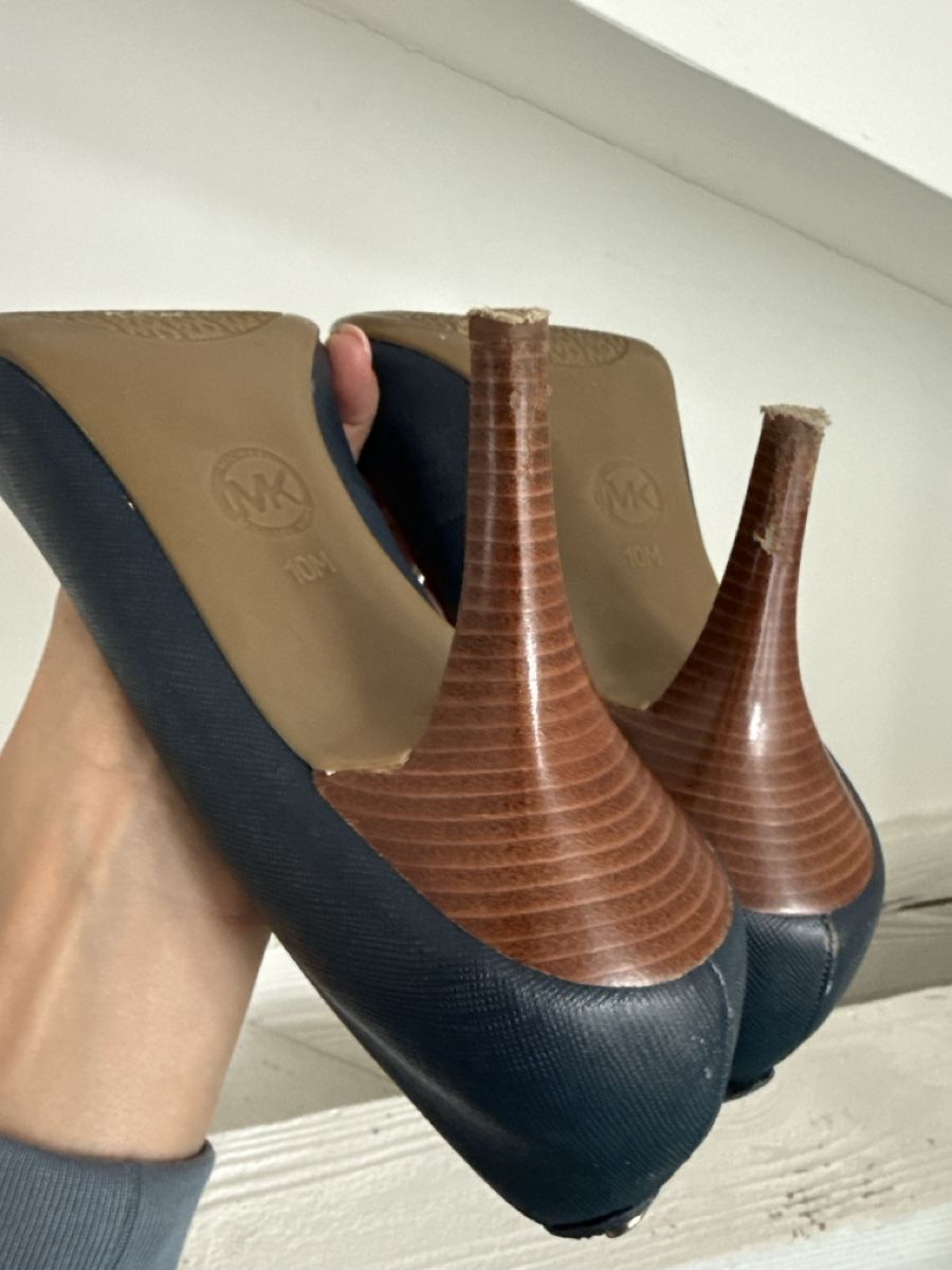 Michael Kors Damenschuhe: Michael Kors Damenschuhe Pumps Navy Grösse 41 – Gebraucht aus Andhausen von Ste_senn 4