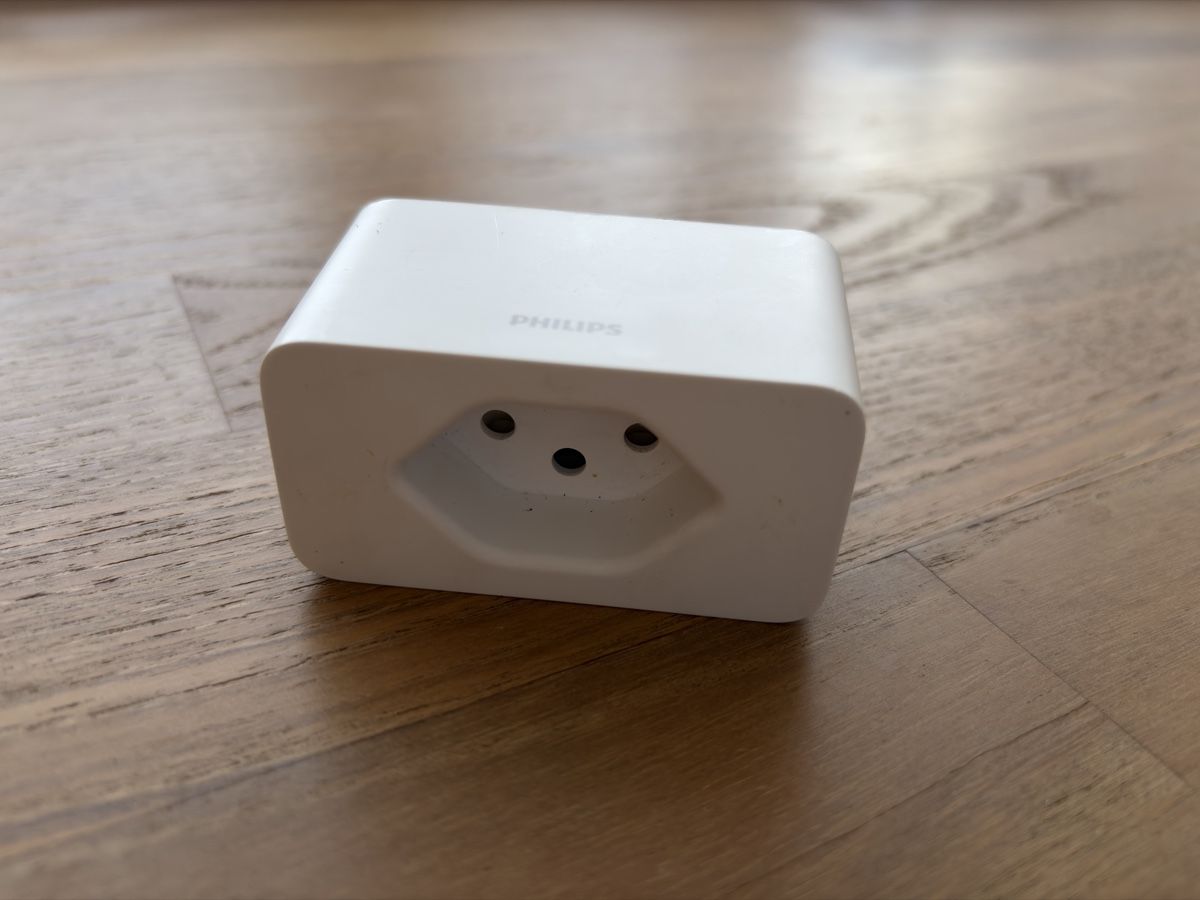 Spine: Philips Hue Smart Plug CH – smarte Steckdose – Usato da Magden venduto da whosnipedmyass