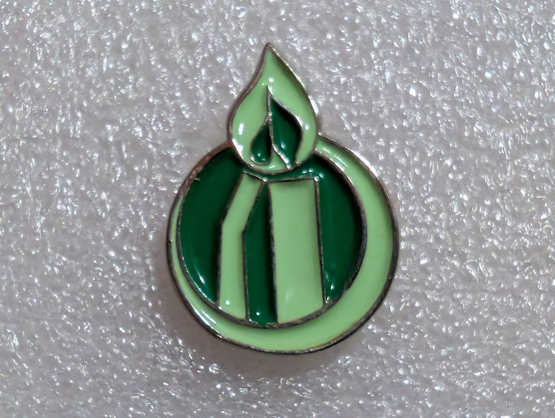 Plaketten & Abzeichen: Ansteckpin 153: Kerze – Gebraucht aus Oppligen von Pin-Fall-Shop
