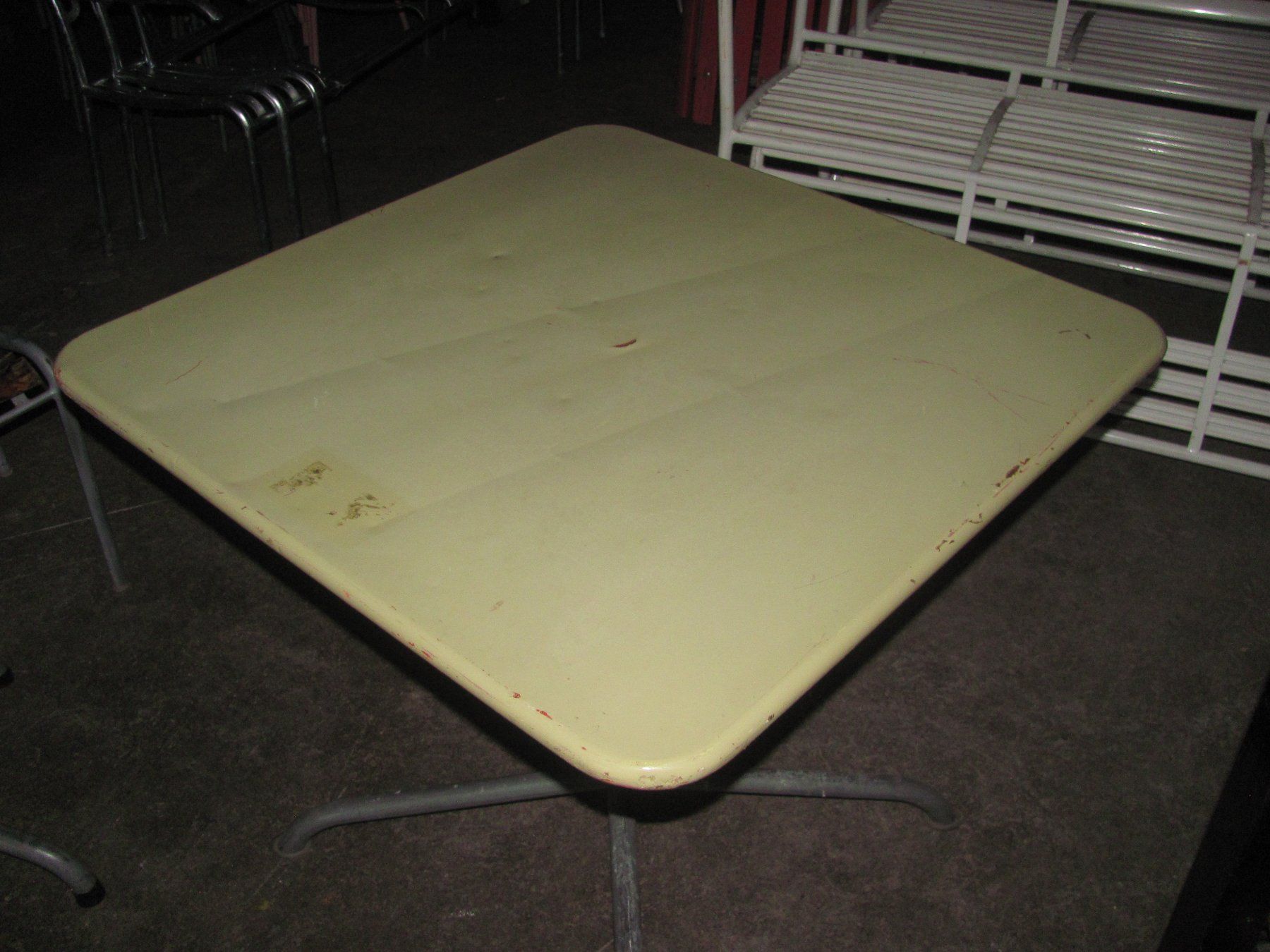 Bigla Tische: BIGLA Blechtisch 80x80cm Gartentisch OK Höhe 75 – Gebraucht aus Malters von Monark 1