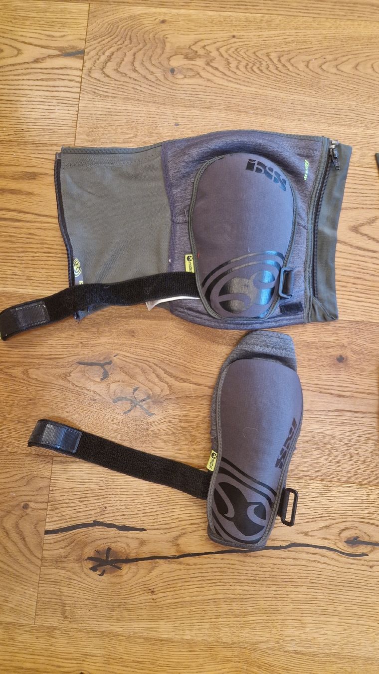 IXS Protections: IXS Ellbogen- + Knieschoner (Set) – D'occasion à Thunstetten par Cyberwurst 1