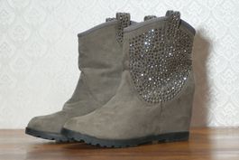 glamouröse Boots mit Metallnieten-Dekor