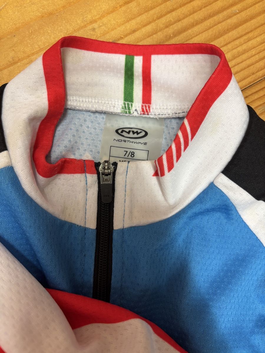 Northwave Scarpe, pantaloni & magliette da ginnastica: Northwave Kinder Radtrikot & Bikeshorts, Grösse 122/128 – Usato da Büren an der Aare venduto da Nikito2001 4