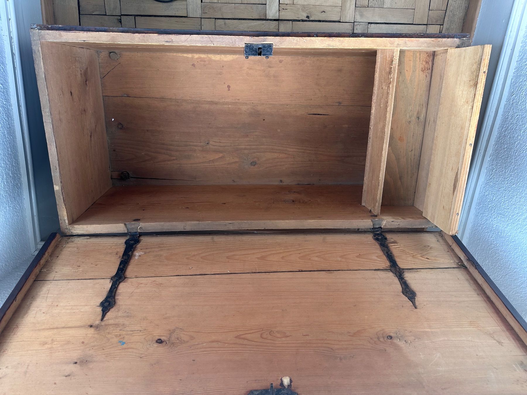 Truhen: Vintage Holztruhe – Gebraucht aus Dotzigen von Xander_Windwood 2