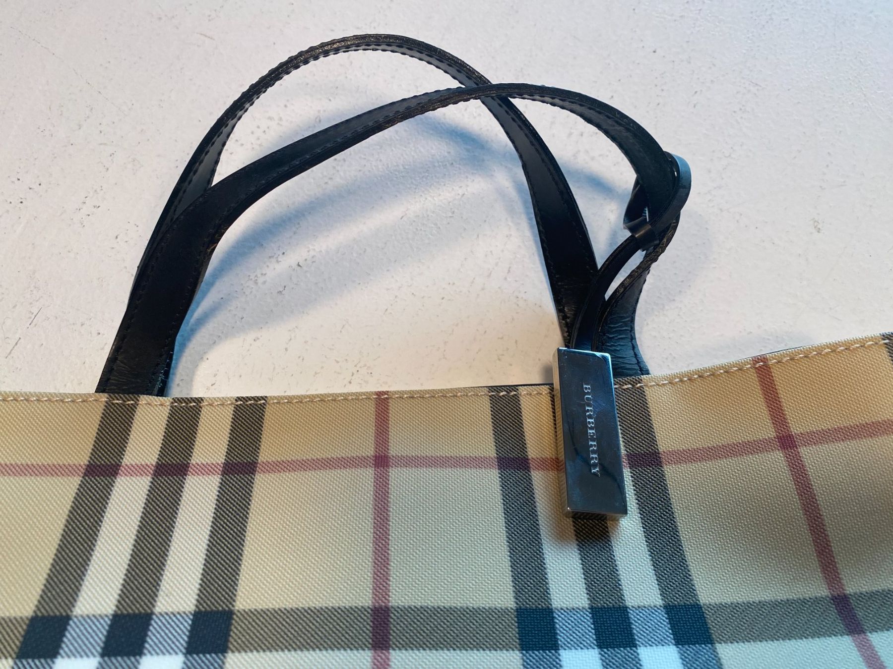 Burberry Borse da donna: Original Burberry Handtasche, Leder, Gratis Versand – Nuovo (secondo la descrizione) da Gümligen venduto da Primeselection 4