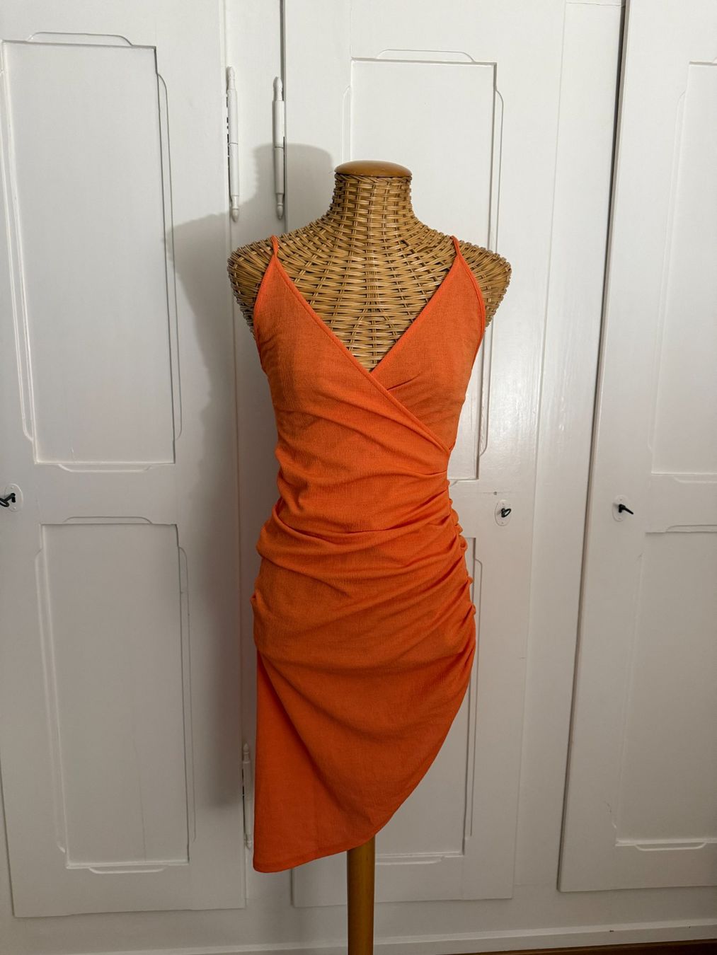 Zara Kleider: Kleid orange asymmetrisch XS – Gebraucht aus Zürich von Diazaio