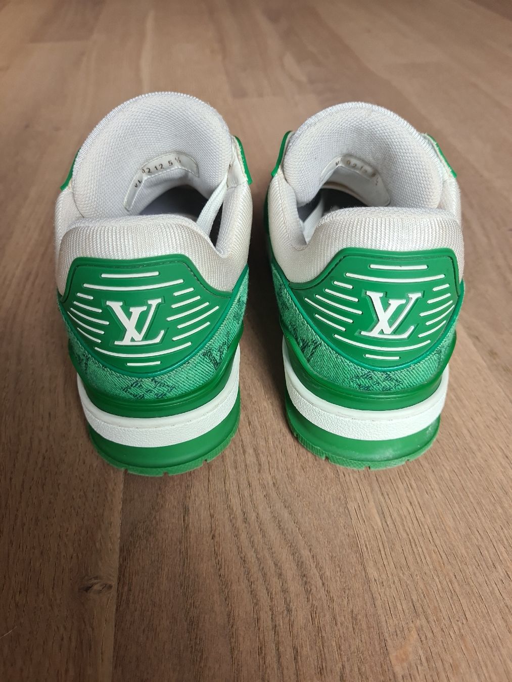 Louis Vuitton Herrenschuhe: LV Trainer green denim 40 – Gebraucht aus Penthaz von flo_6cvf 9