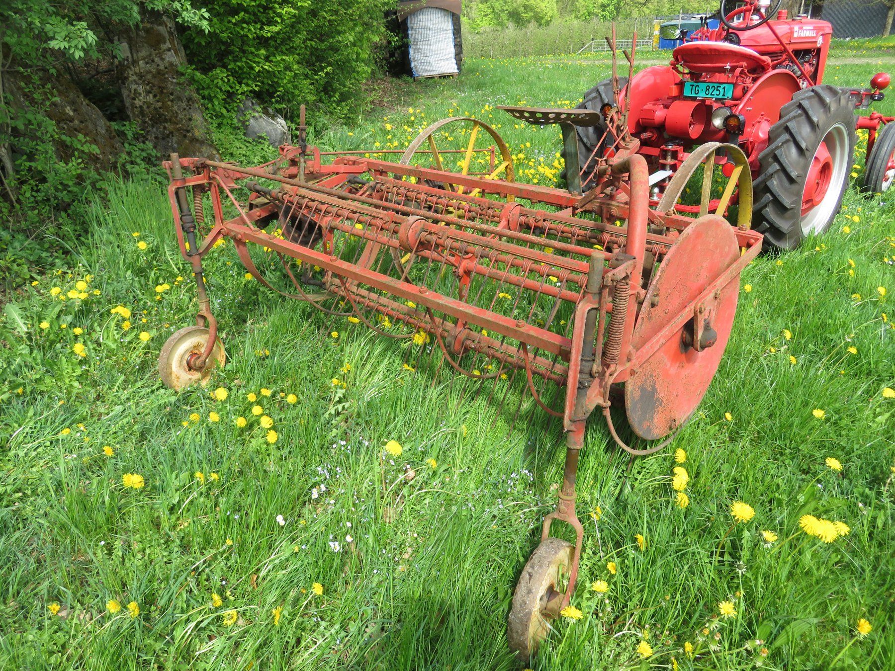 Bucher Raccolta foraggio grezzo: Heuwender Schwadenrechen ohne Traktor – Usato da Hörhausen venduto da Kobi114830 2