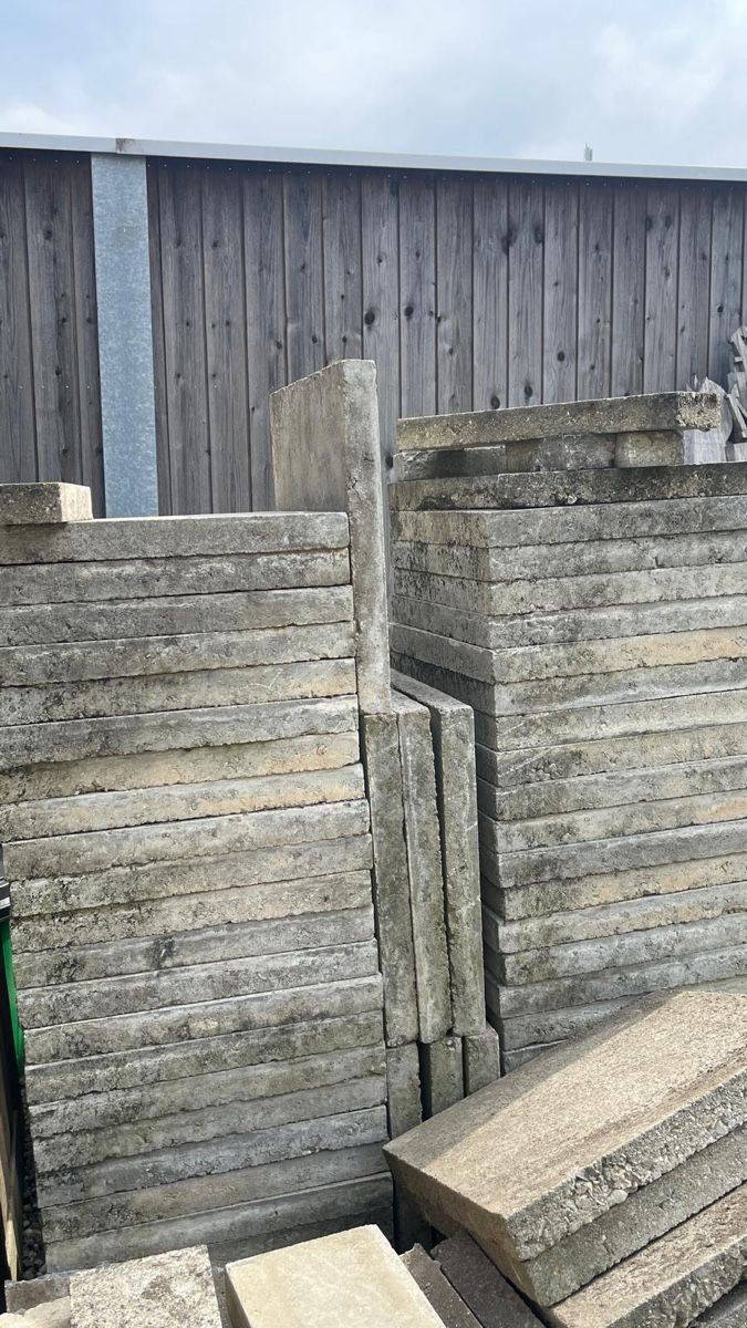 Bodenbeläge: mind. 120 Gartenplatten aus Beton – Gebraucht aus Wolhusen von AlpenVibe 1