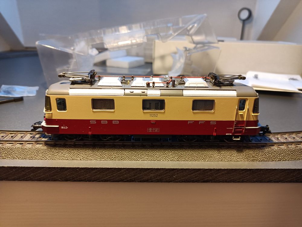 Märklin 37349 SBB Re 4/4 II 11252 Tee, mfx, sound (Gebraucht) in