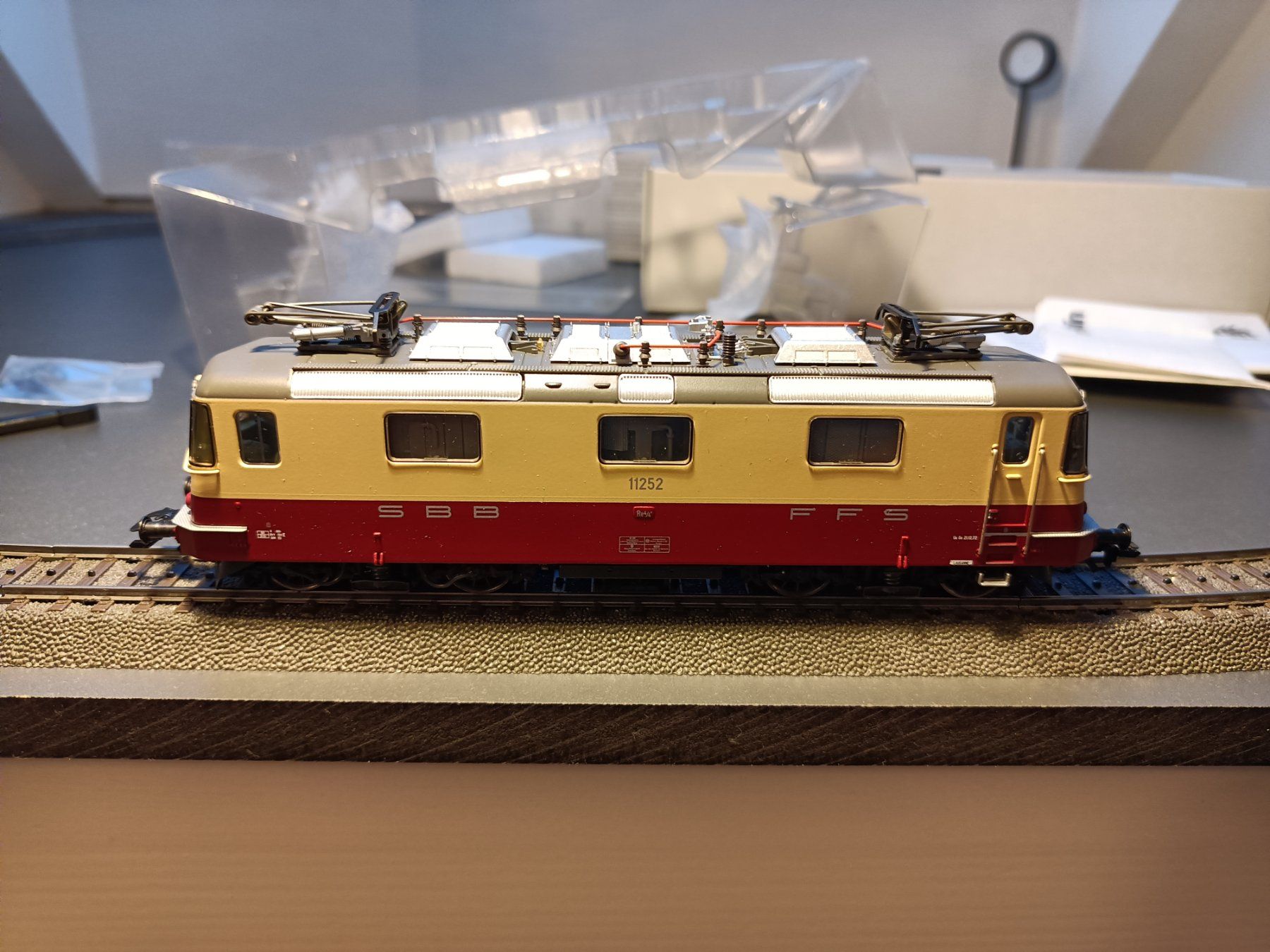 Märklin 37349 SBB Re 4/4 II 11252 Tee, mfx, sound (Gebraucht) in