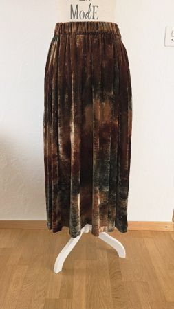Toller neuwertiger Samtjupe von KILTIE Gr. 42