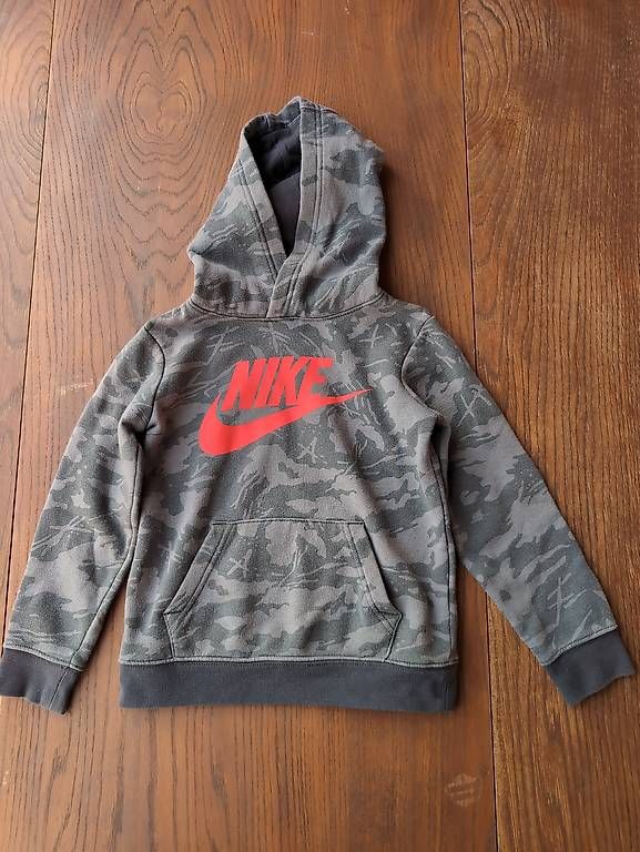 Maglioni & Felpe: Nike Kapuzenpullover Grau Gr. 104/110 – Usato da Rothenburg venduto da arabica2005