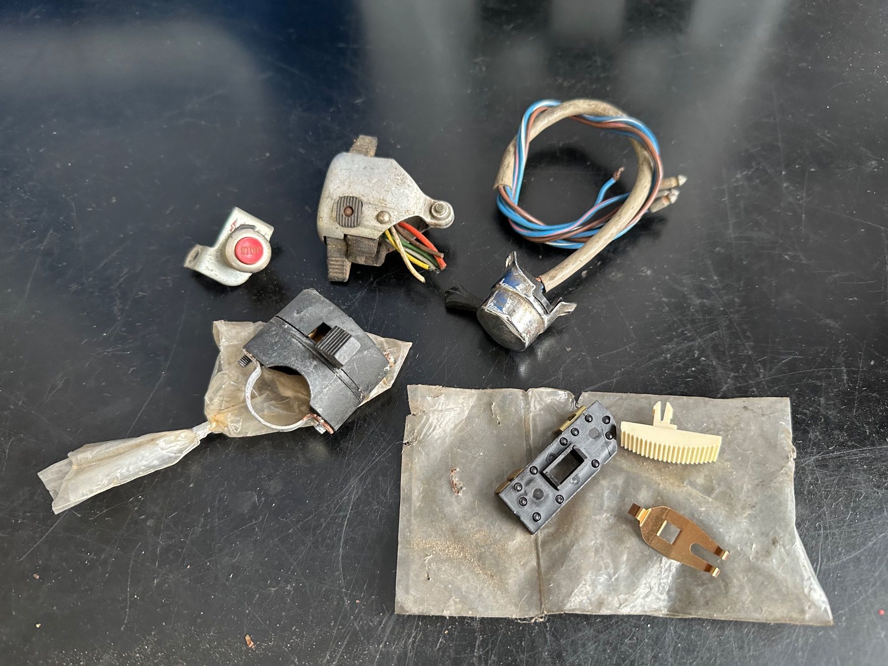 Interruttori: 5x Vintage Schalter / anciens interrupteurs – Usato da Courtételle venduto da claude41