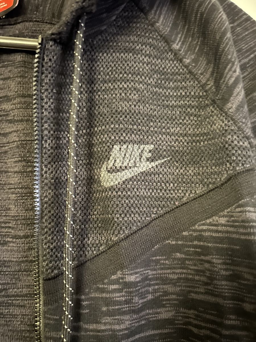 Nike Pullover & Sweatshirts: Sweat zippé à capuche Nike – Gebraucht aus Lausanne von marinemtr 2
