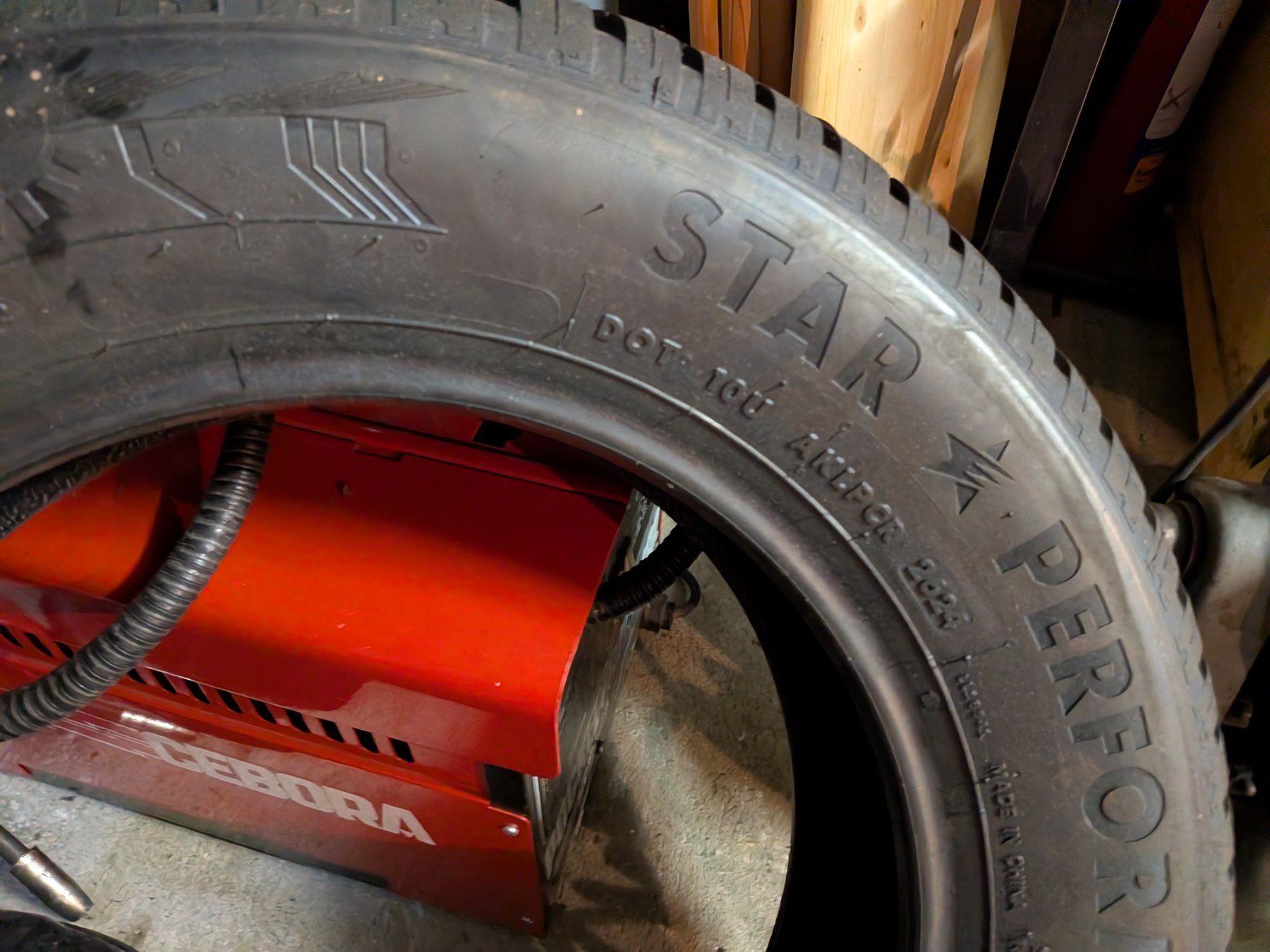Tutti pezzi di ricambio auto: Neuwertiger Reifen 175/70/R14 – Usato da Lyss venduto da Spartan76 2