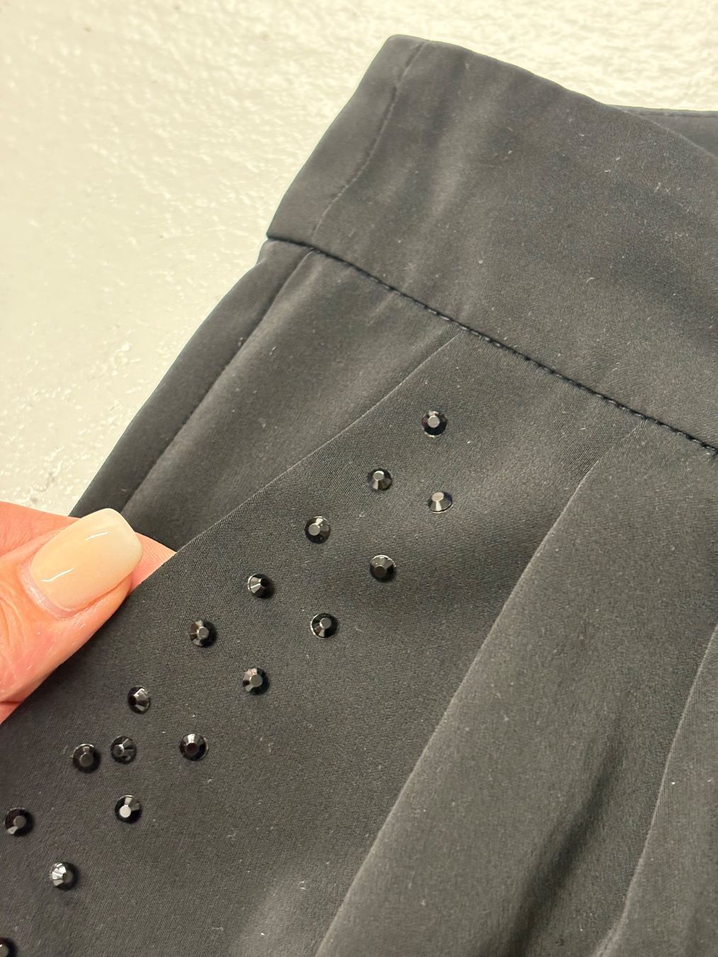 Benetton Pantaloni: Benetton elegante schwarze Hose mit Strass Gr. 38 – Usato da Regensdorf venduto da secondchancefashion 2